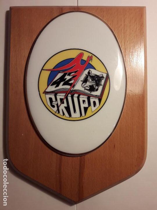 Militaria: Metopa Ejercito del Aire. Ovalo ceramico sobre madera con escudo. 42 GRUPO.