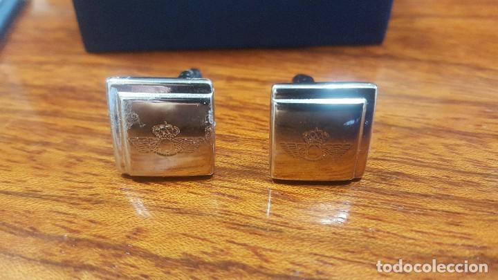 Militaria: Gemelos plateados emblema del Ej&eacute;rcito del Aire en estuche del EA