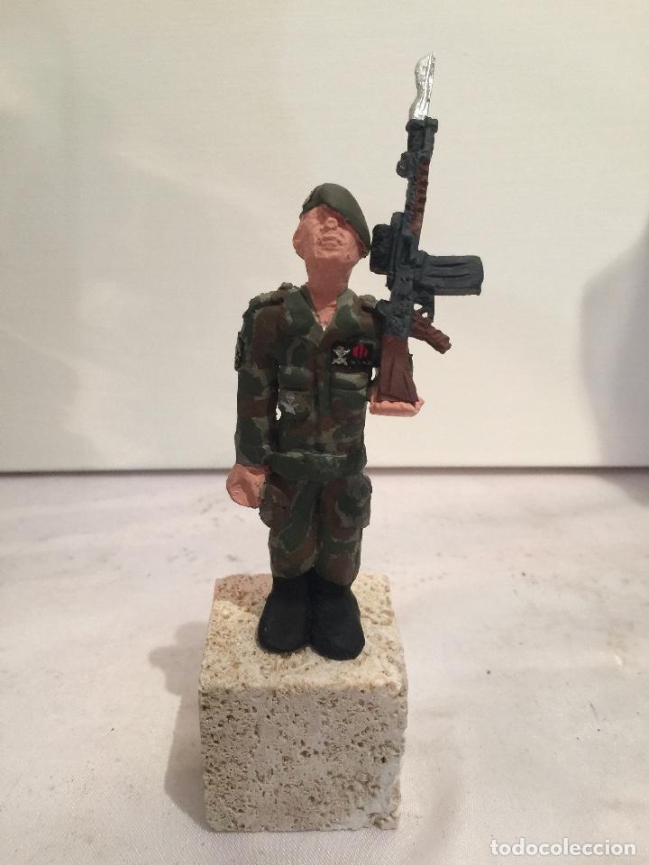 Military Antiques: MINIATURA DE CABO INFANTER&Iacute;A DE MARINA TRAJE DE COMBATE - CON FUSIL