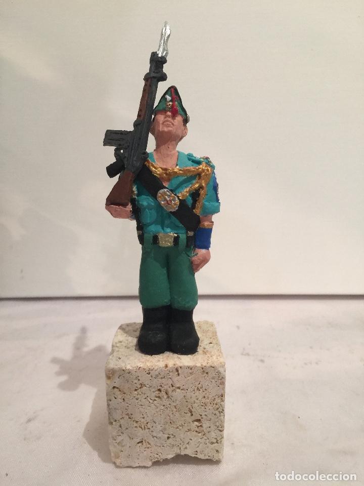 Military Antiques: MINIATURA DE CABO GASTADOR DE LA LEGI&Oacute;N CON CETME