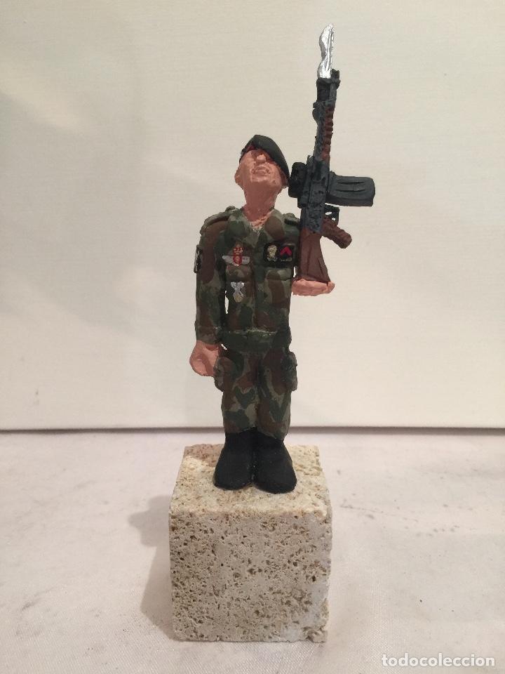 Military Antiques: MINIATURA DE CABALLERO LEGIONARIO PARACAIDISTA DE PRIMERA - CON FUSIL