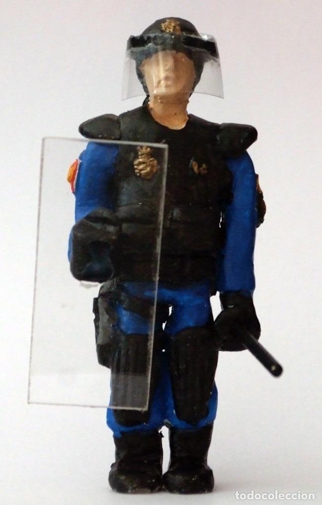 Military Antiques: MINIATURA DE POLIC&Iacute;A NACIONAL ANTIDISTURBIOS