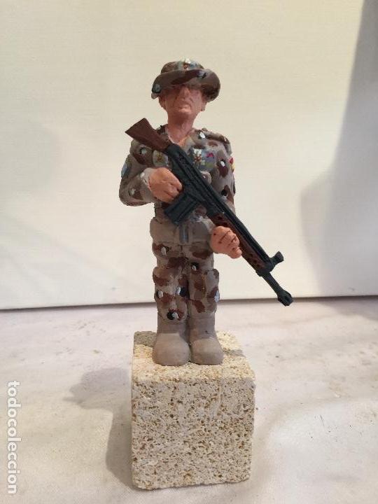 Military Antiques: MINIATURA DE LEGIONARIO CON TRAJE ARIDO CINCO COLORES Y CETME
