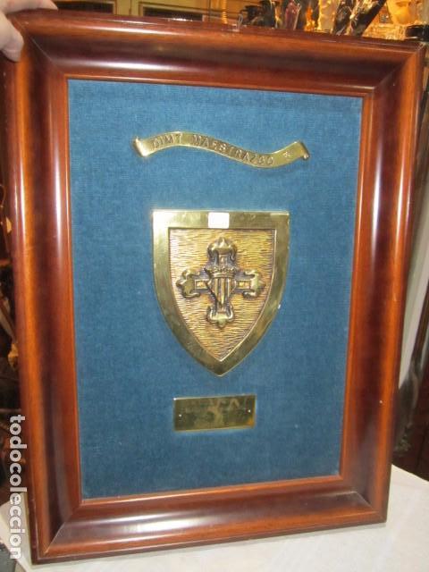 Military Antiques: Metopa de bronce enmarcada. DMT MAESTRAZGO 3. Medida marco: 42 X 56 CMS.