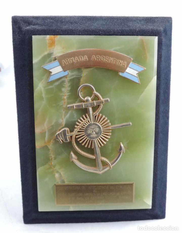 Military Antiques: METOPA DE LA ARMADA ARGENTINA, RELIZADA EN METAL SOBRE BRONCE, MIDE 22,5 CMS.