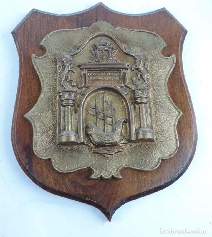 Military Antiques: Metopa con Escudo de la puerta del Arsenal de la Carraca. San Fernando (C&aacute;diz), con leyenda (TV REGE