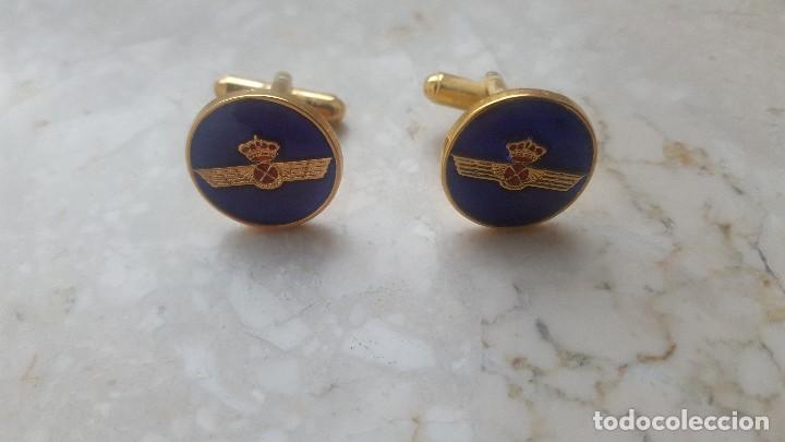 Militaria: Gemelos metal y esmalte. Emblema del Ej&eacute;rcito del Aire