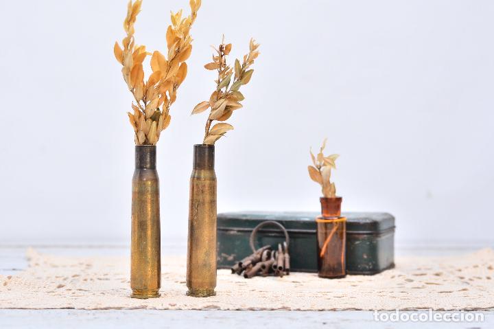 Military Antiques: DOS BALAS INERTES DE LATON DECORACION FLORERO - VAINA BALA CARTUCHO VACIA ATREZZO CASQUILLO MILITAR