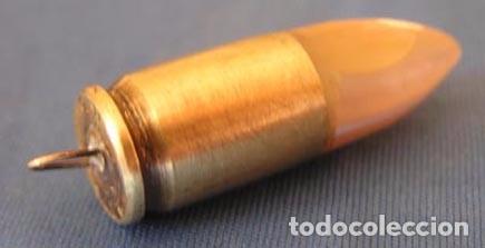 Militaria: Colgante vaina cal 5,6 mm y proyectil n&aacute;car