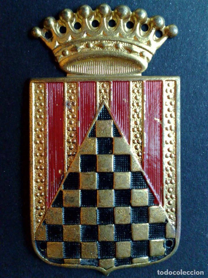 Militaria: CHAPA ESMALTADA-REGIMIENTO URGELL N&ordm;4 (DESCRIPCI&Oacute;N)