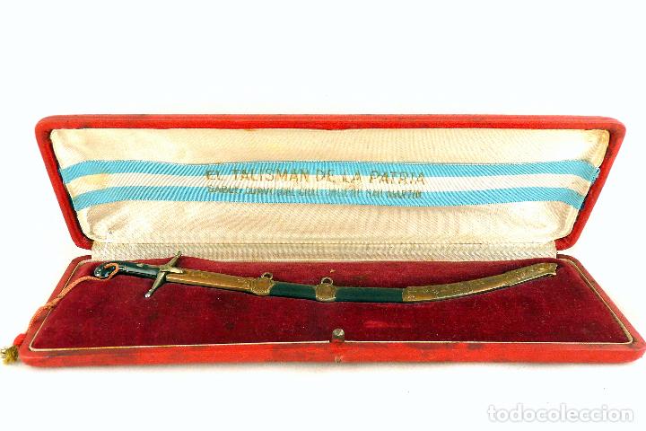 Militaria: EL TALISMAN DE LA PATRIA - PRESENTE INSTITUCIONAL - SABLE CORVO MINIATURA - ARGENTINA 1950