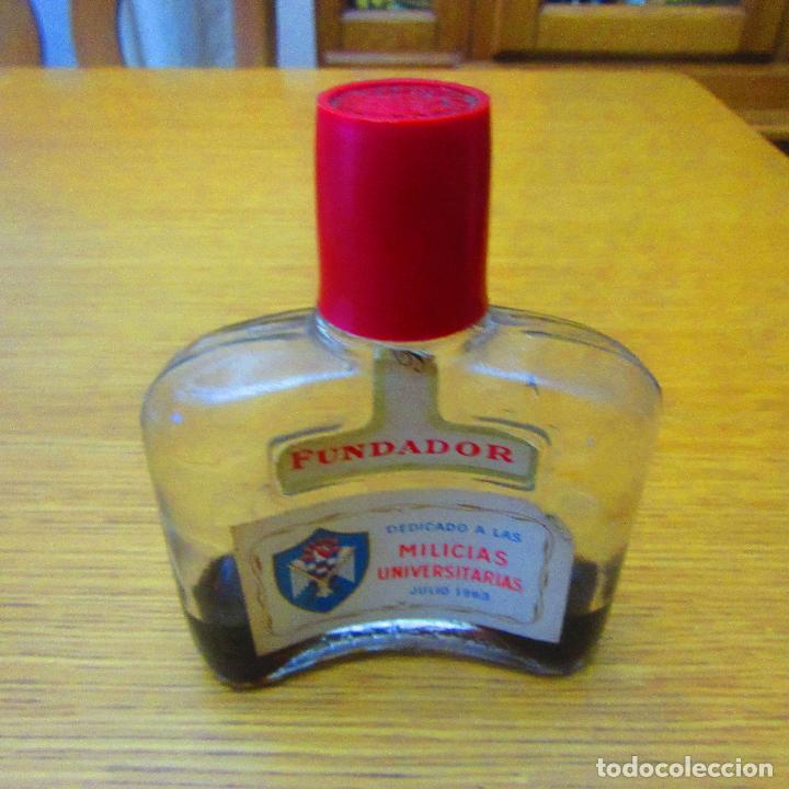 Military Antiques: Botella co&ntilde;ac milicias universitarias a&ntilde;o 63 falange