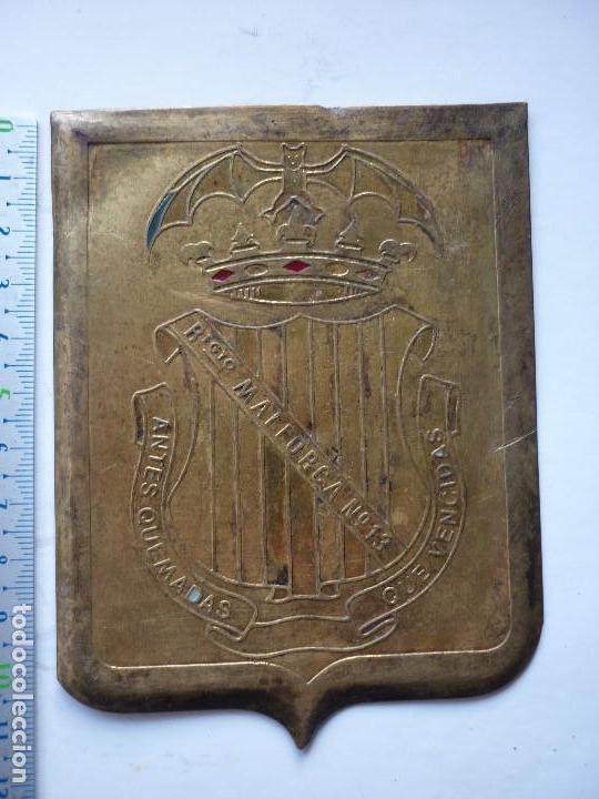 Military Antiques: Chapa antigua del Regimiento MALLORCA N&ordm;13 ANTES QUEMADAS QUE VENCIDAS