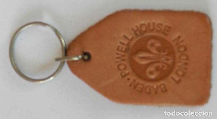 Military Antiques: LLAVERO DE LOS BOY SCOUTS, BADEN POWELL HOUSE, LONDON, REALIZADO EN CUERO, MIDE 6 CMS.