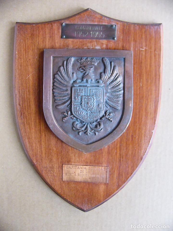 Militaria: Metopa escudo o blason Capitania General de la Sexta Region Militar - Comandante 1952 1955