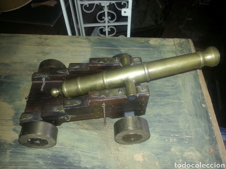 Military Antiques: Ca&ntilde;&oacute;n en escala con cure&ntilde;a