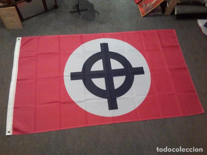 Militaria: Cruz c&eacute;ltica sobre fondo nazi NSDAP
