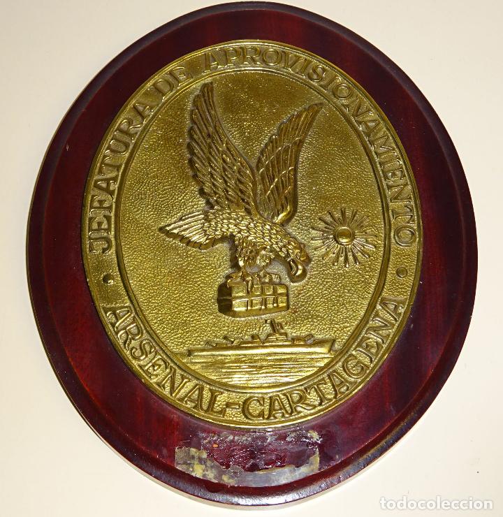 Militaria: METOPA MILITAR DE BRONCE. ARSENAL DE CARRACA JEFATURA DE APROVISIONAMIENTO. 27 CM. 2 KG