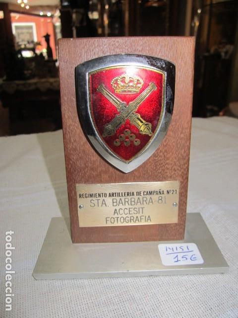 Military Antiques: Placa sobre madera. Regimiento Artiller&iacute;a de Campa&ntilde;a 21. 10 x 5 x 11 cms. altura.