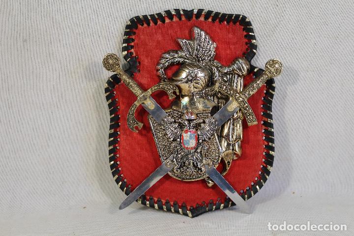 Military Antiques: metopa con escudo imperial en metal