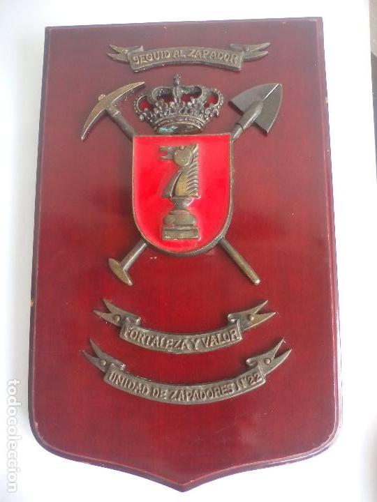 Military Antiques: METOPA DE MADERA CON ESCUDO UNIDAD DE ZAPADORES N&ordm; 22. EJERCITO ESPA&Ntilde;OL, MILITAR. 28 X 17,5 CM