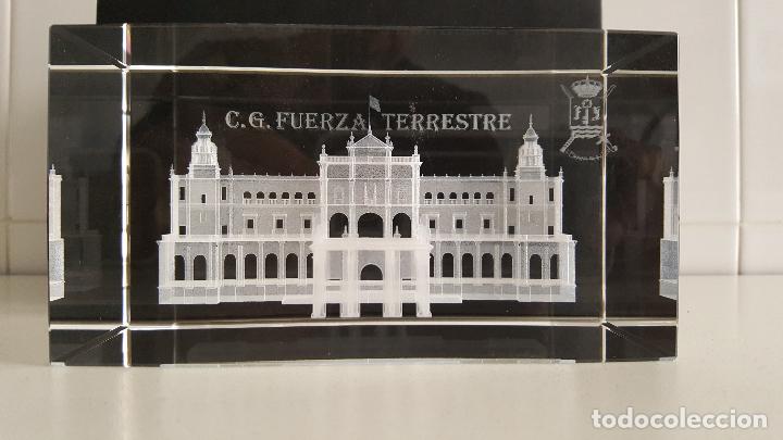 Militaria: CRISTAL EN TRES DIMENSIONES DEL CUARTEL GENERAL DE LA FUERZA TERRESTRE. NUEVO.