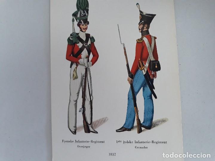 Military Antiques: Tarjeta lamina regimiento uniformados
