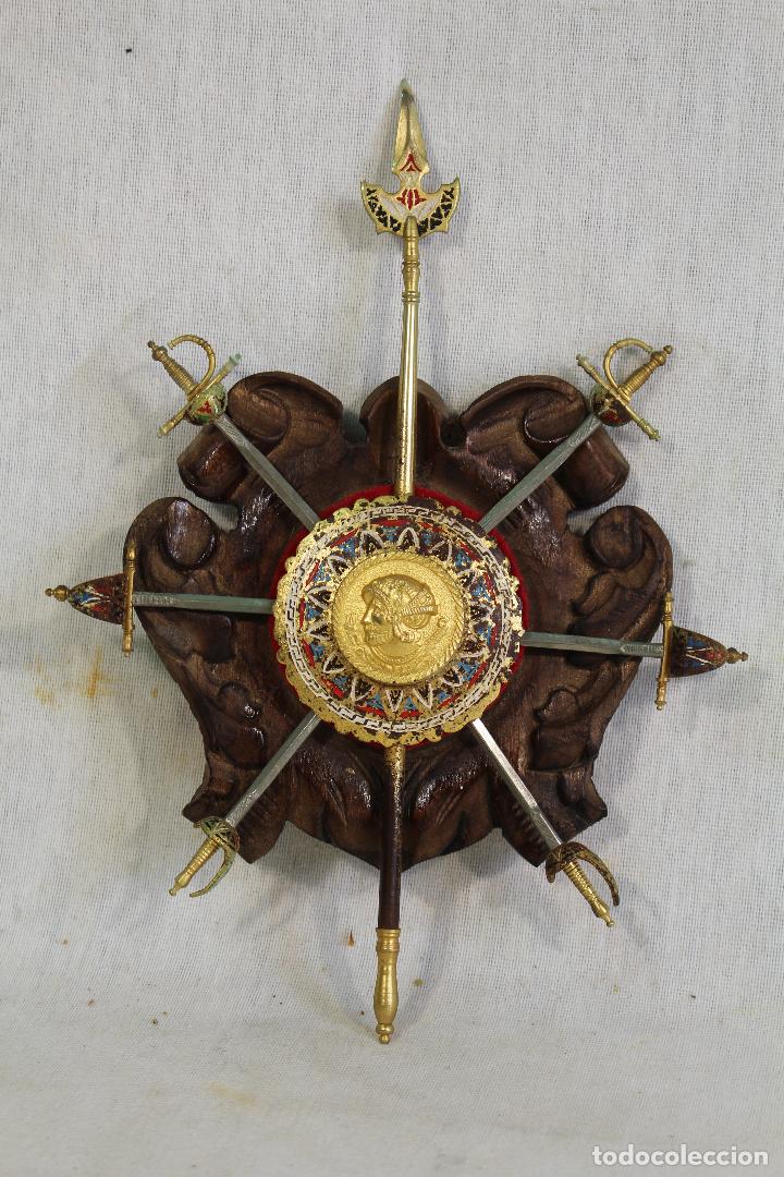 Military Antiques: metopa de madera