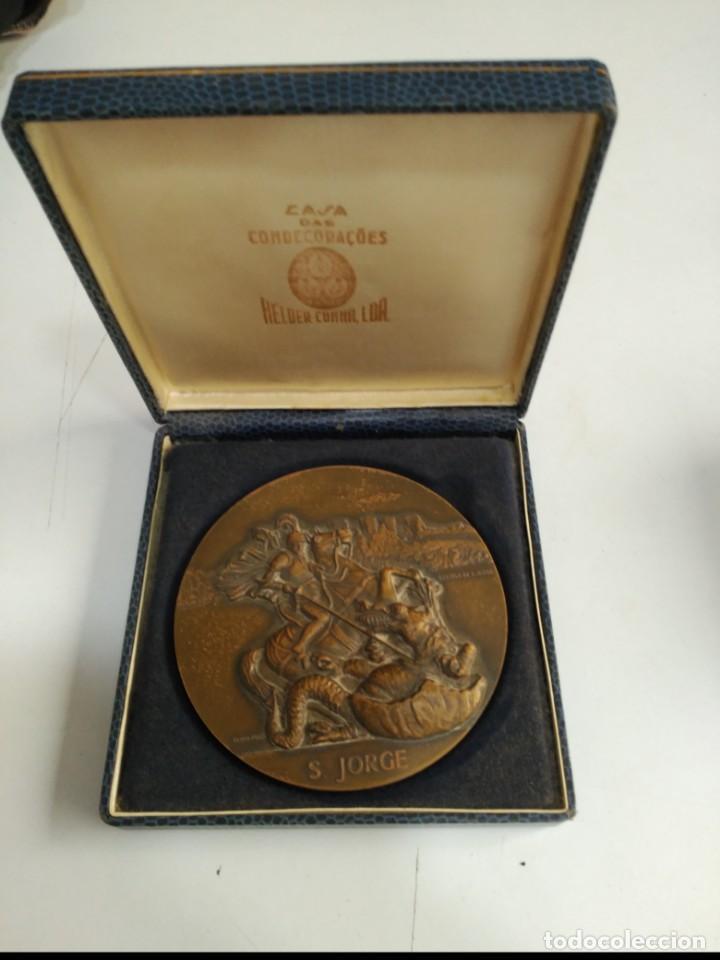 Military Antiques: gran bronce san jorge numerado 44/100  regiao militar de lisboa 9,5 cms diametro