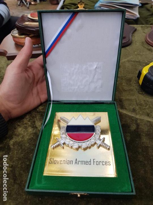 Military Antiques: CURIOSA METOPA EXTRANJERA DE LA SLOVIAN ARMED FORCES