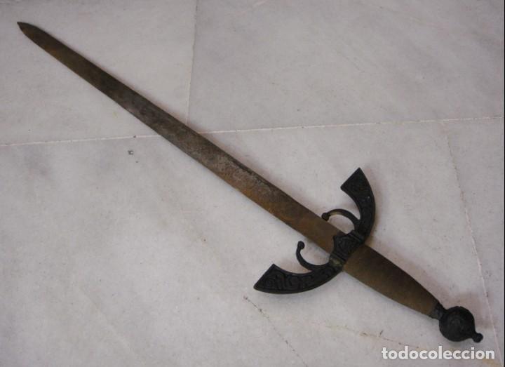 Military Antiques: Antigua Reproducci&oacute;n de espada toledana. Hoja labrada.