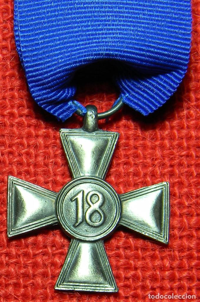 Military Antiques: III Reich Wehrmacht-Dienstauszeichnungen. 18 A&ntilde;os de servicio en la Wehrmacht. 40 x 35 mm.
