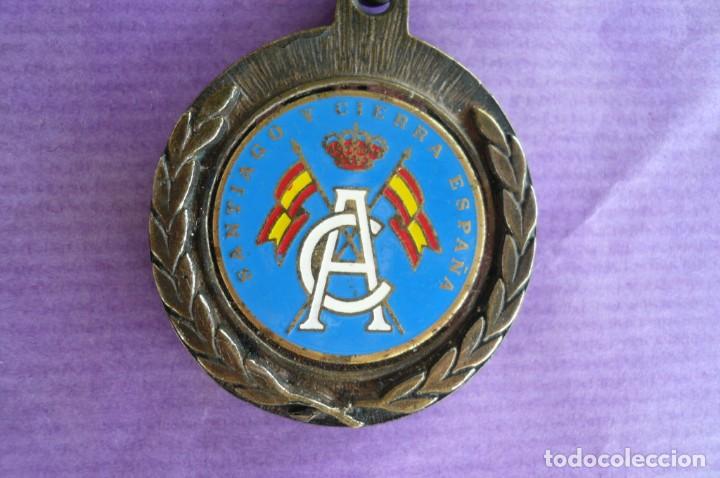 Militaria: Llavero con escudo de la Academia de Caballer&iacute;a