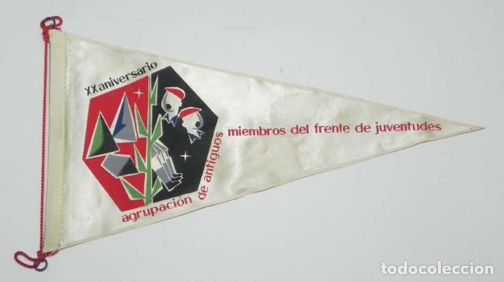 Militaria: FRENTE DE JUVENTUDES, BANDER&Iacute;N XX ANIVERSARIO AGRUPACI&Oacute;N ANTIGUOS MIEMBROS, MIDE 27 CMS.
