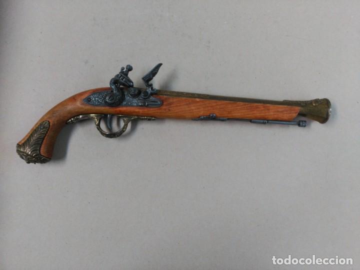 Military Antiques: PISTOLA REPLICA MADERA Y METAL