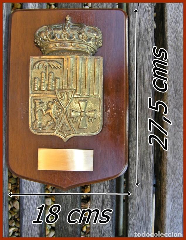Militaria: 164/354..Metopa 31 Escuadrilla de Escoltas...Mide 27,5 X 18cms...Pesa ....1,950 kg