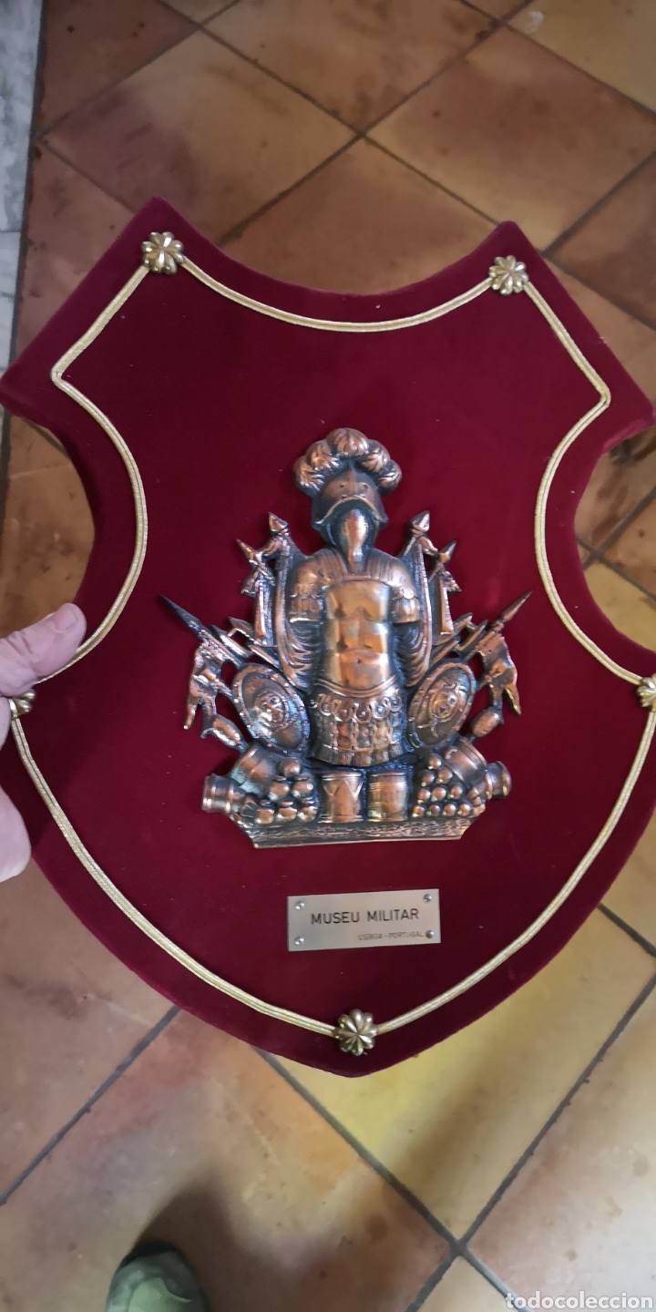 Military Antiques: METOPA de grandes dimensiones con escudo Central Militar museo de Portugal gran calidad