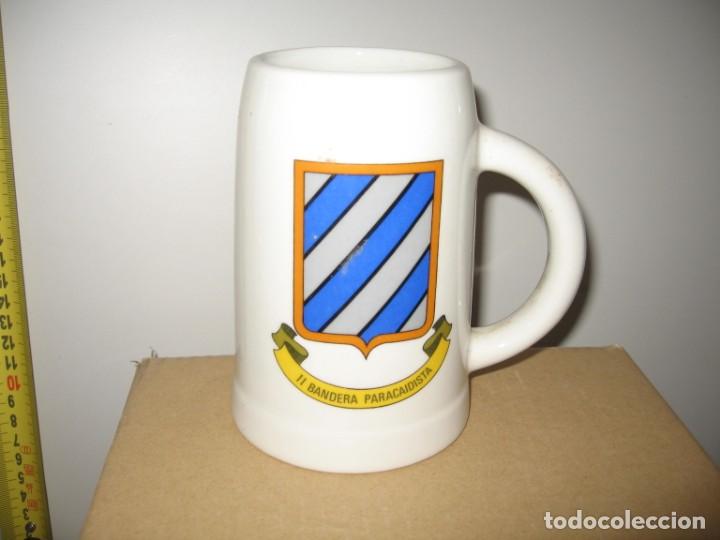 Military Antiques: JARRA CERVEZA II BANDERA PARACAIDISTA.
