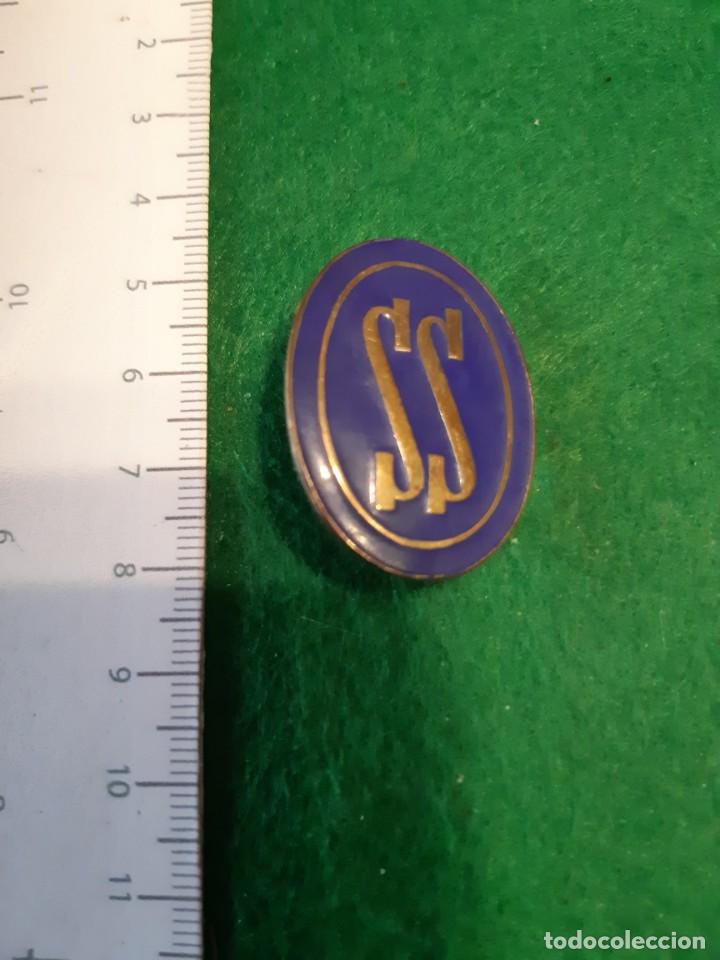 Military Antiques: INSIGNIA SERVICIO SOCIAL FALANGE