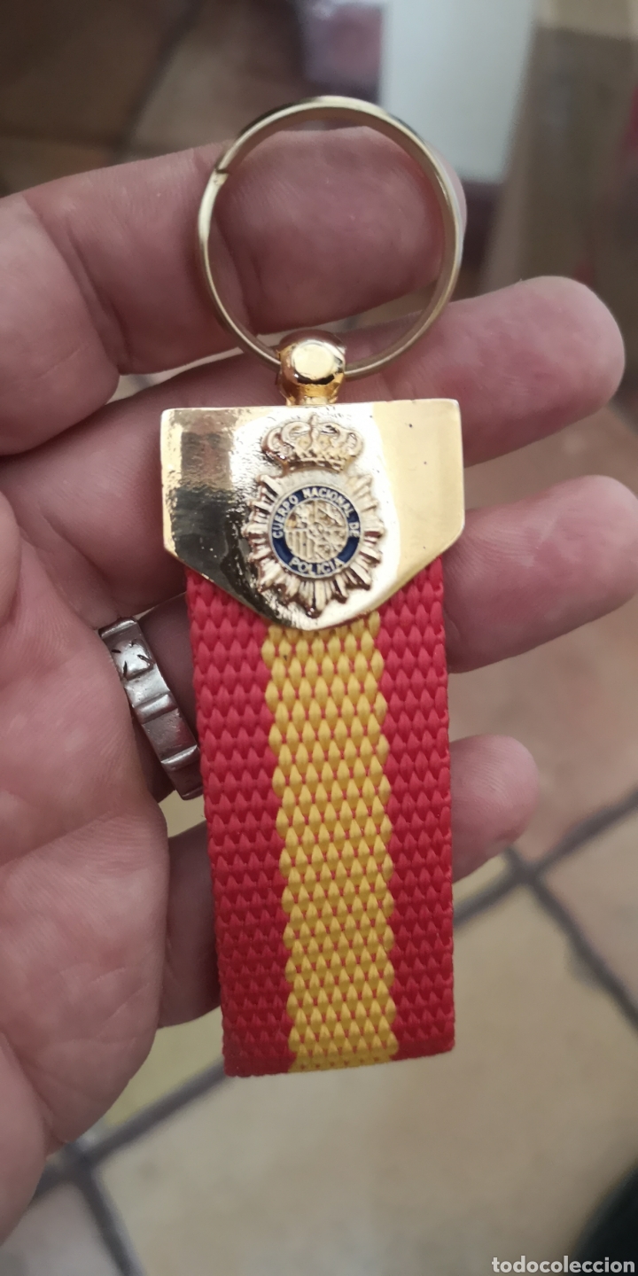 Military Antiques: Llavero Polic&iacute;a Nacional con bandera de Espa&ntilde;a