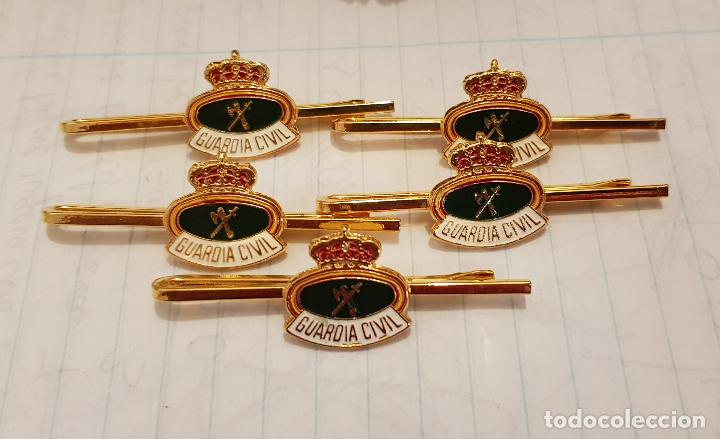 Militaria: Pisacorbata guardia civil de Espa&ntilde;a