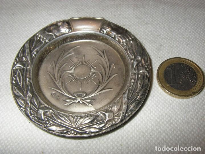 Military Antiques: Peque&ntilde;a bandejita de plata con contrastes. Militar, emblema de intendencia.