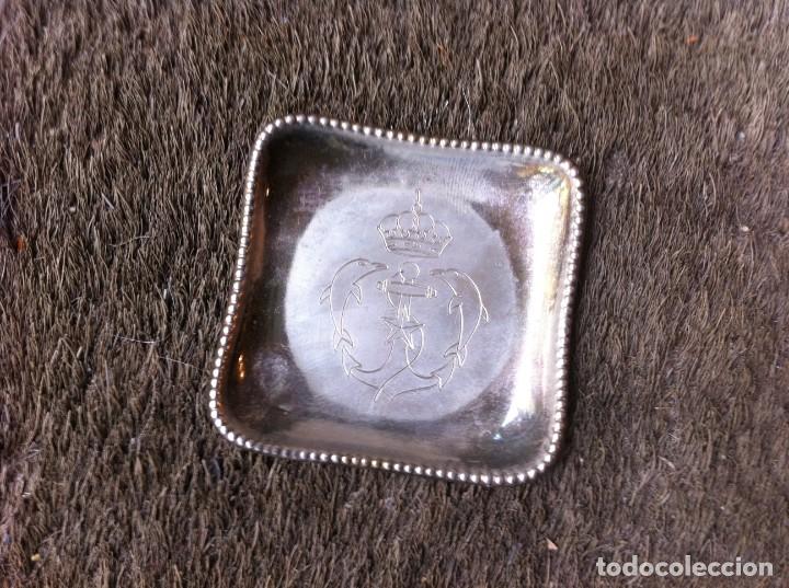 Military Antiques: BANDEJA DE PLATA-ALPACA (CORONA - ANCLA - DELFINES) 5 X 5CM.