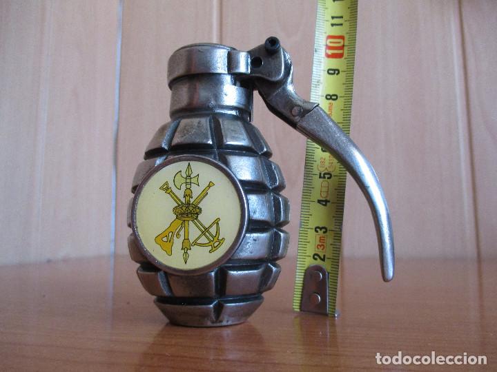 Military Antiques: BONITO MECHERO EN FORMA DE GRANADA A TAMA&Ntilde;O REAL