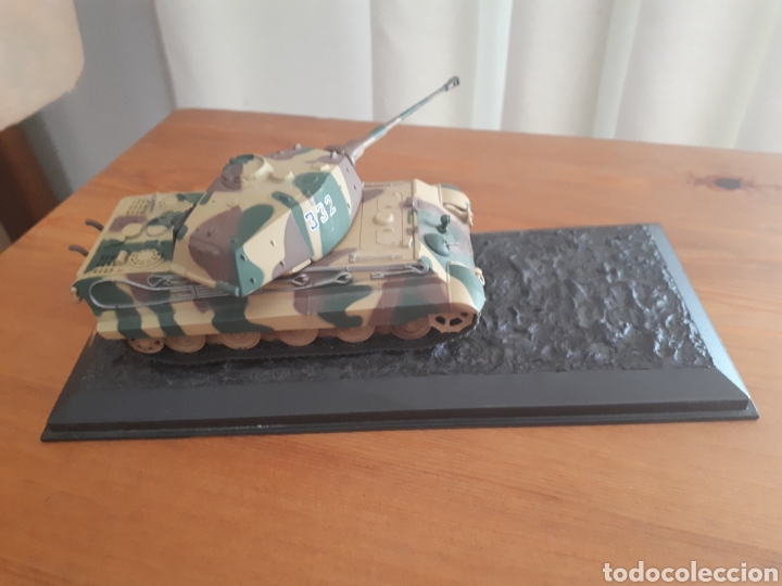 Militaria: Tanque a escala Panzerkampfwagen Tiger Ausf. B