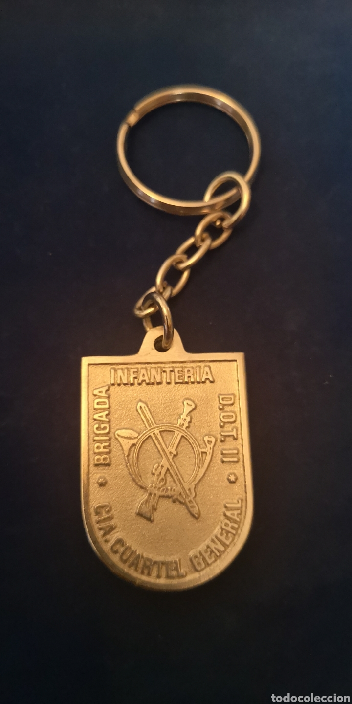 Military Antiques: Antiguo llavero de la Brigada de Infanter&iacute;a del cuartel general