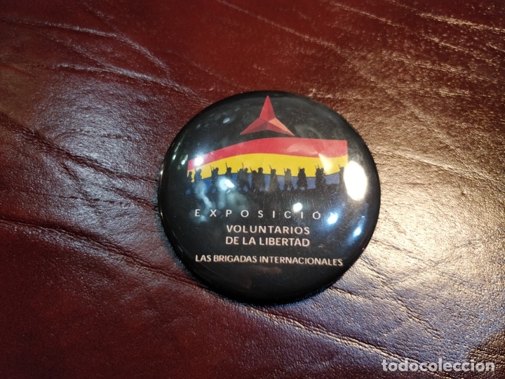 Militaria: Chapa de imperdible exposici&oacute;n Voluntarios de la libertad - Brigadas internacionales