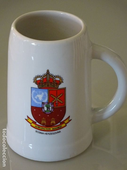 Militaria: JARRA MILITAR DE CER&Aacute;MICA. AGRUPACI&Oacute;N MADRID. MISIONES BOSNIA HERZEGOVINA. 13 CM. 500 GR