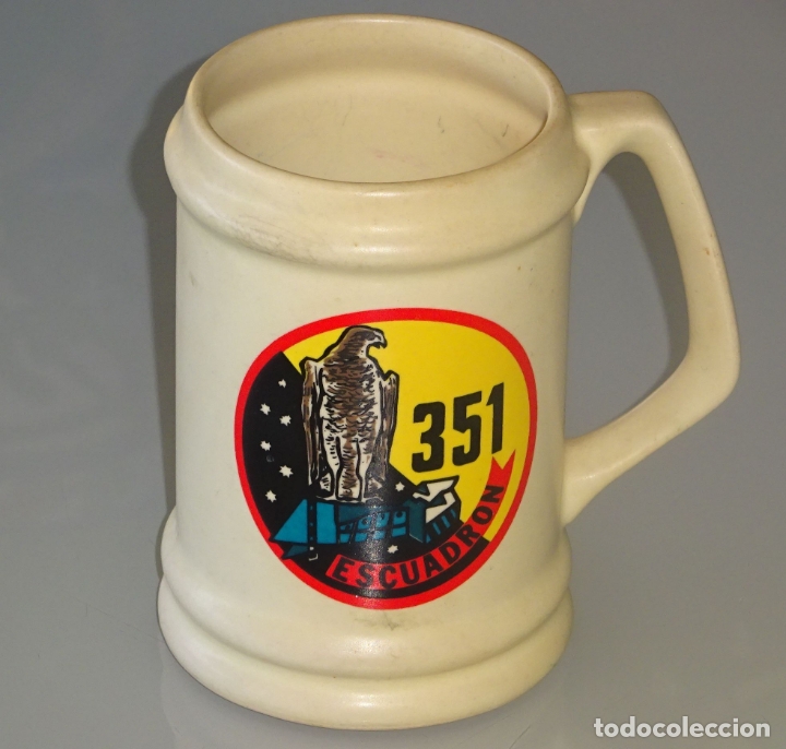Militaria: JARRA MILITAR DE CER&Aacute;MICA. EJ&Eacute;RCITO DEL AIRE. 351 ESCUADR&Oacute;N. 13 CM. 400GR