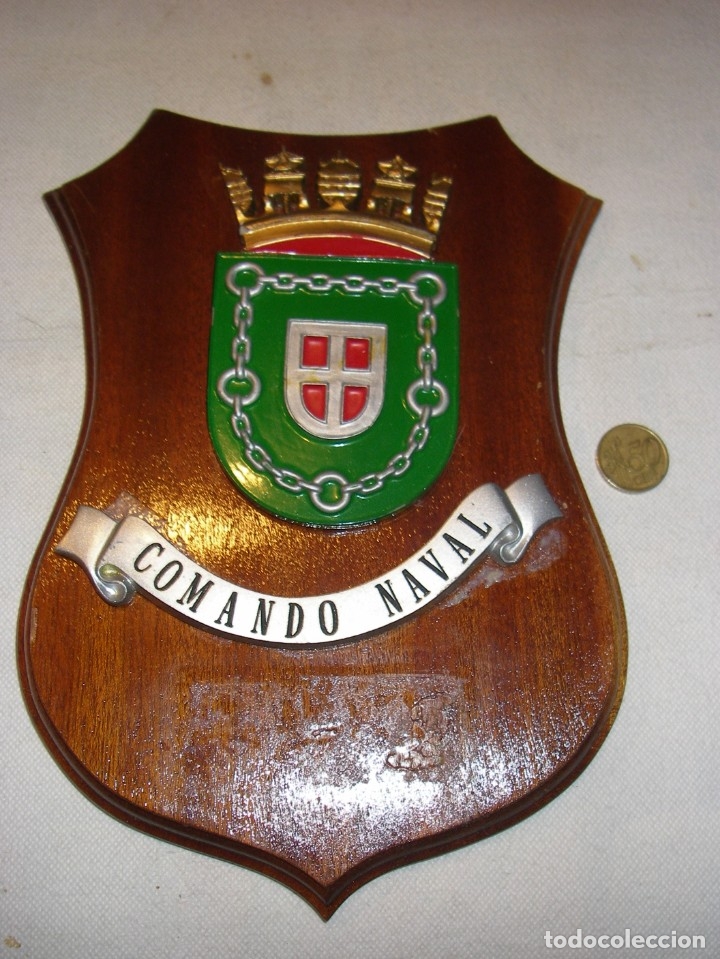 Military Antiques: Metopa de la Armada de Comando Naval, madera y pasta, 26 x 20 cm.